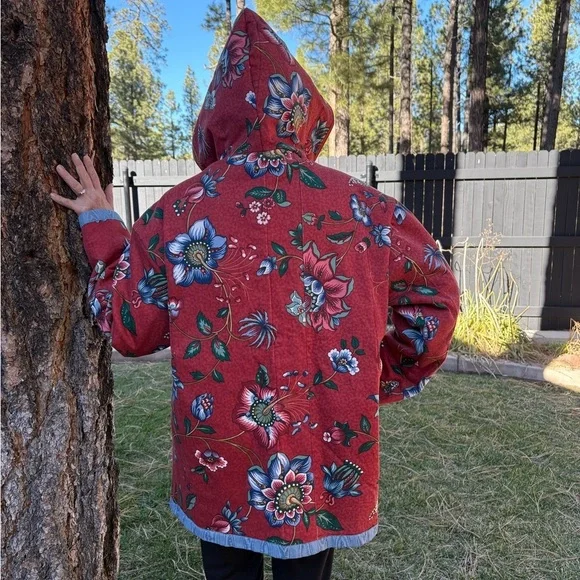 Handmade Quilted Floral Red Women's Jacket - Picture 10 of 13